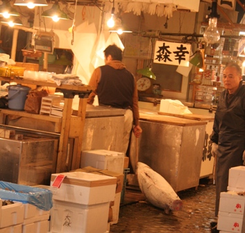sm20051119 Tsukiji Fish Market 047.jpg